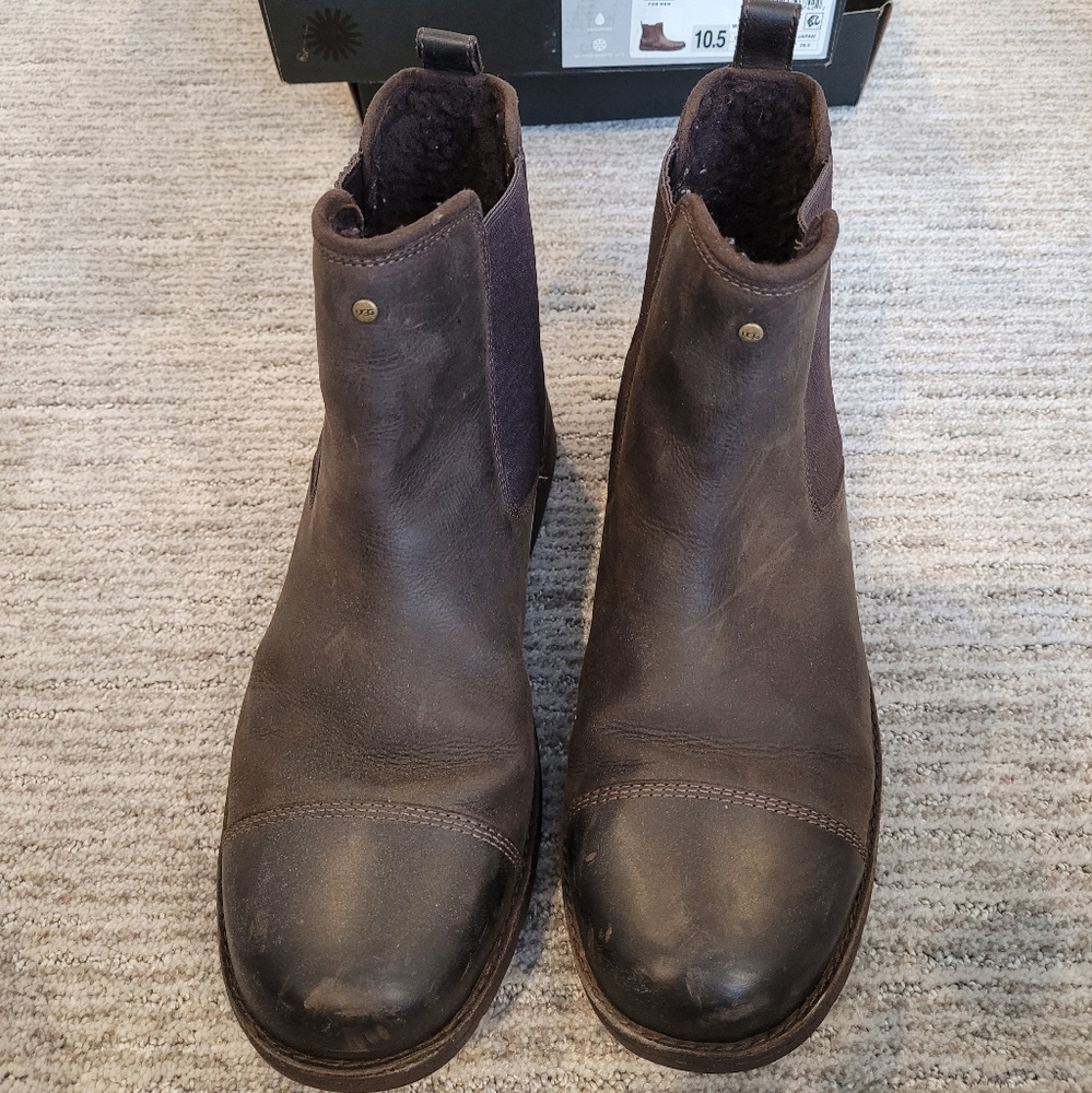Ugg Men's sized 10.5 Runyon boot in brown